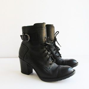 Born Pebbled Leather Lace Up Ankle Booties Black 9